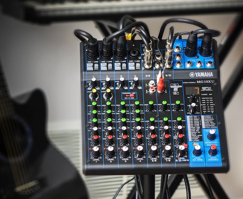 Nên mua Mixer karaoke gia đình loại nào hay nhất hiện nay?